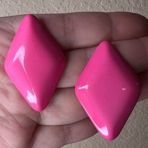 Vintage 80s Bubblegum Pink Clip-On Earrings – Puffy Diamond Plastic Statement